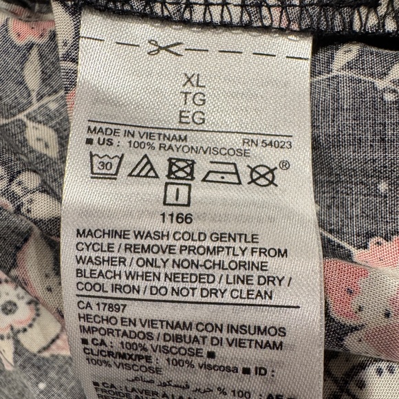 Old Navy Black Floral V-Neck Romper with Pockets NWT - Picture 12 of 16